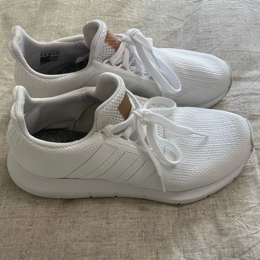 Adidas originals swift run womens tennis shoes